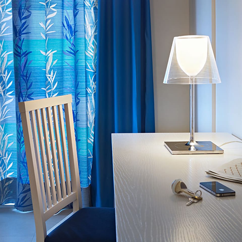 Flos KTribe Table 1