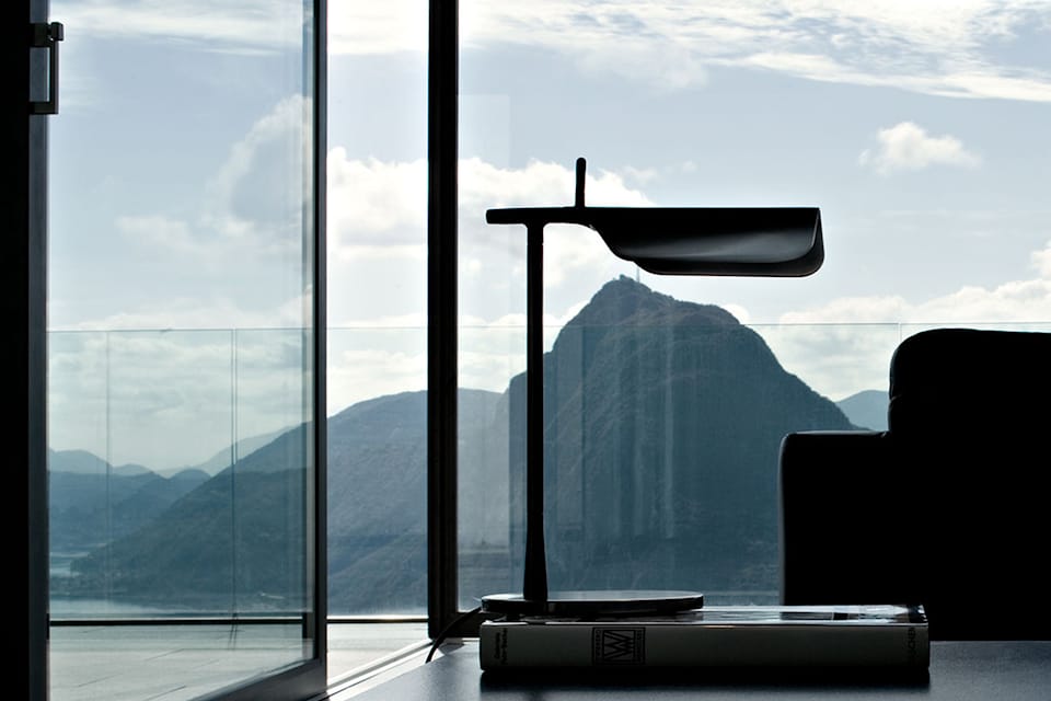 Flos Tab Table