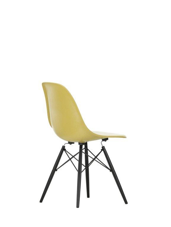 Vitra Eames DSW Glasfiberstol ahorn sort