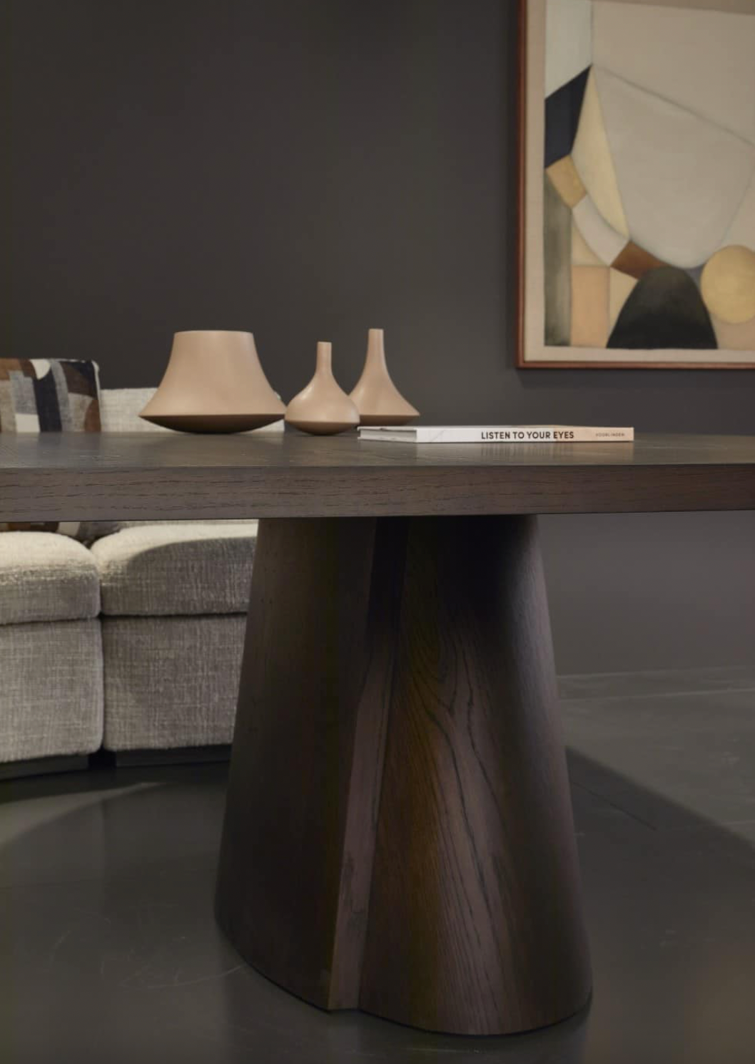 Linteloo Alter dining table