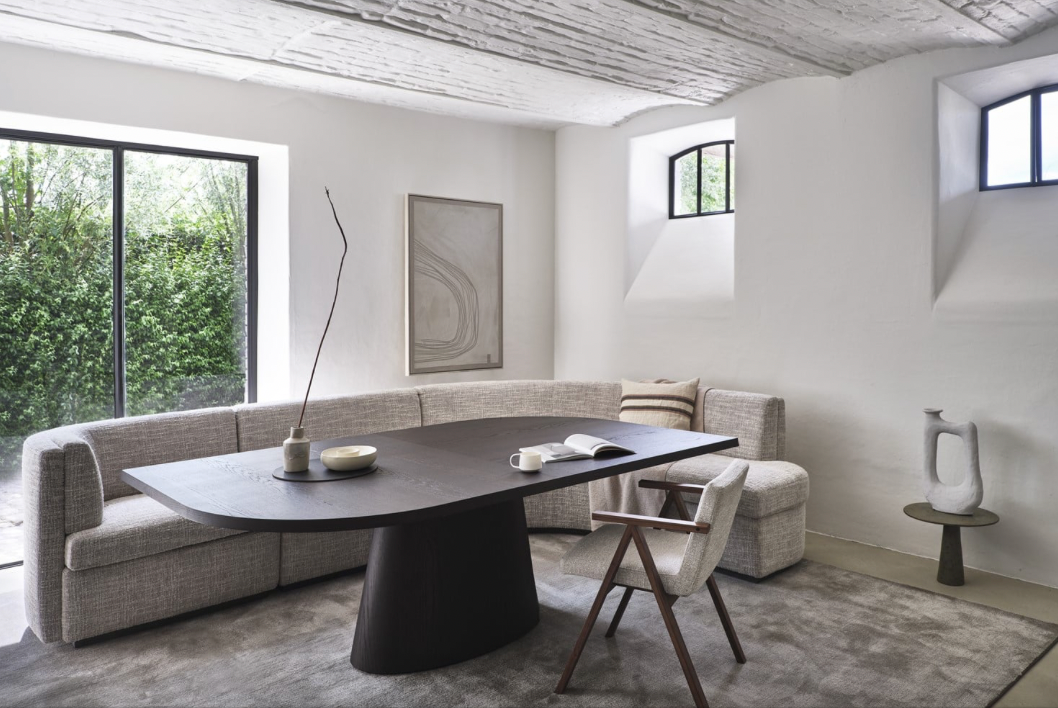 Linteloo Alter dining table