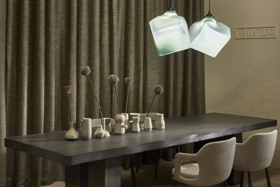 Linteloo Iwa dining table