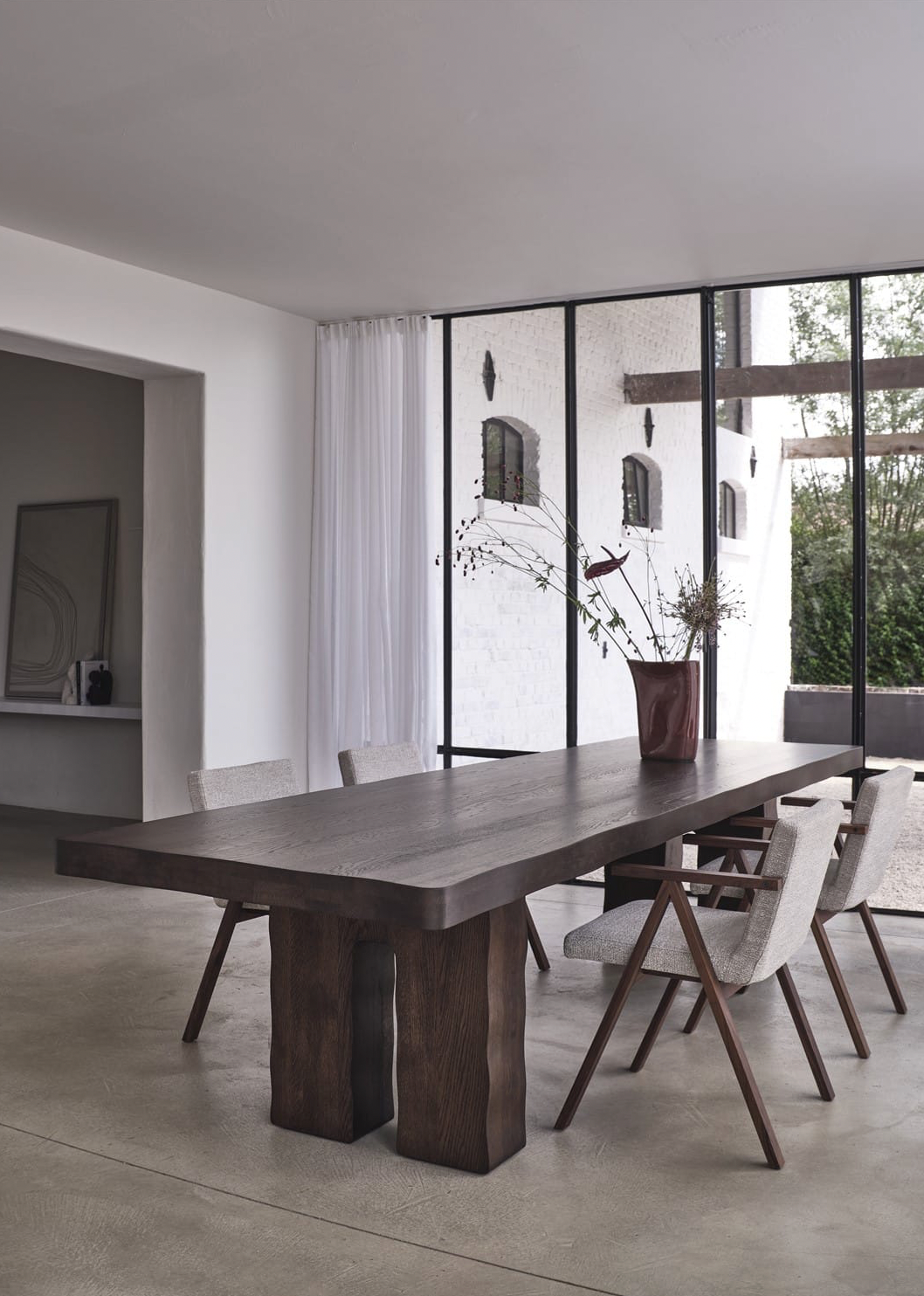 Linteloo Iwa dining table
