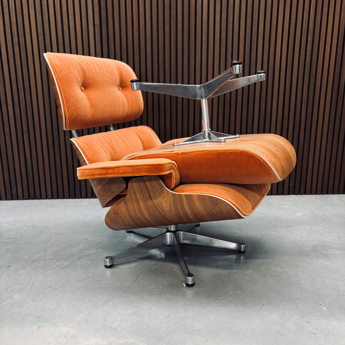 Eames Lounge Chair | Chestnut Shell & Congac Calma