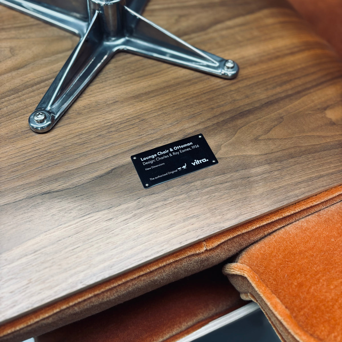 Eames Lounge Chair | Chestnut Shell & Congac Calma