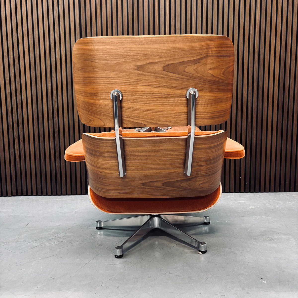 Eames Lounge Chair | Chestnut Shell & Congac Calma