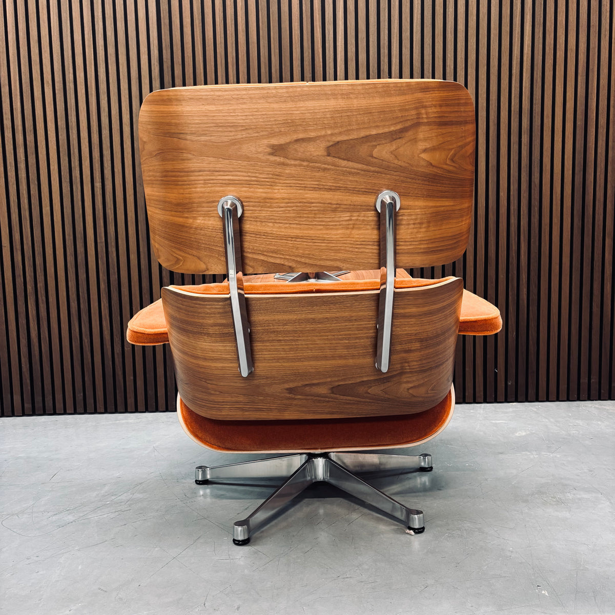 Eames Lounge Chair | Chestnut Shell & Congac Calma