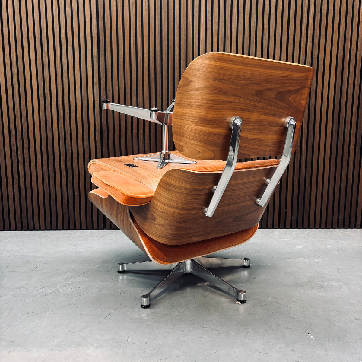 Eames Lounge Chair | Chestnut Shell & Congac Calma