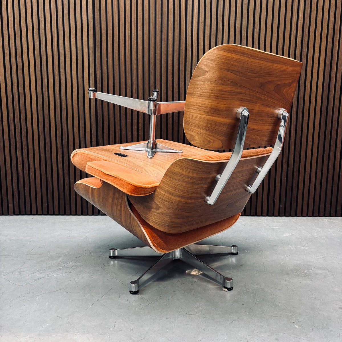 Eames Lounge Chair | Chestnut Shell & Congac Calma