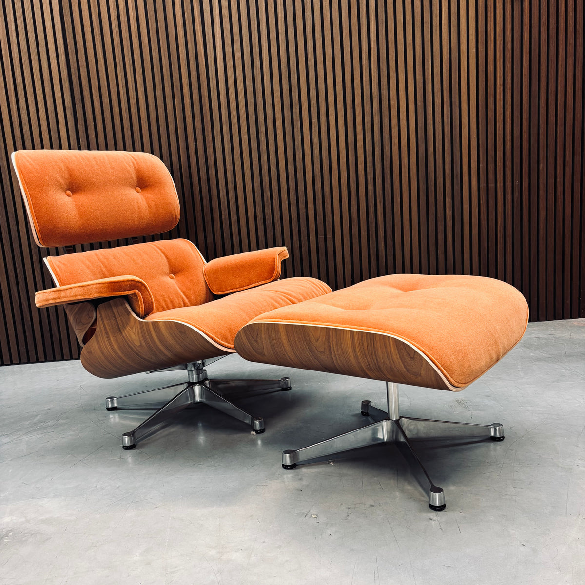 Eames Lounge Chair | Chestnut Shell & Congac Calma