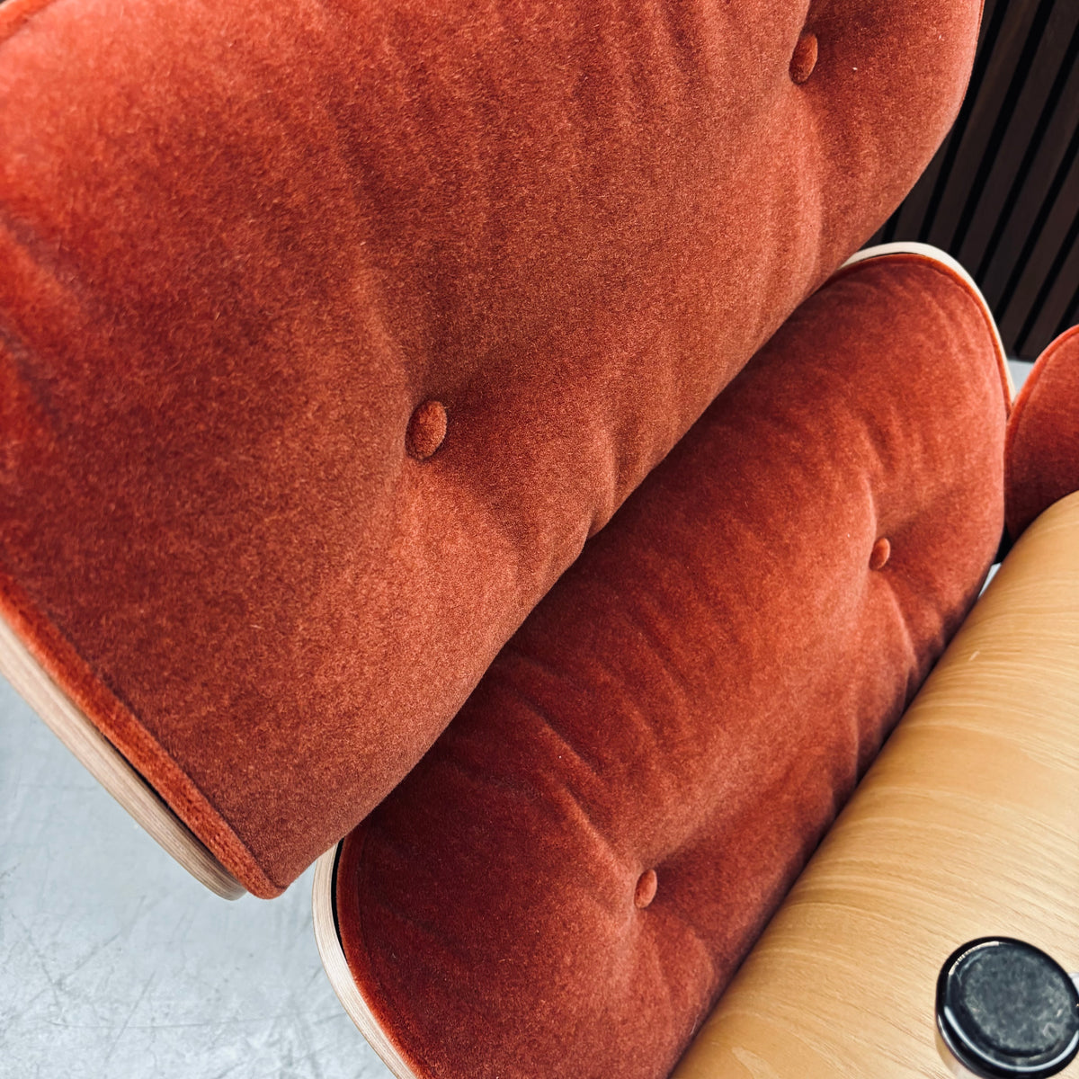 Eames Lounge Chair | Chestnut Shell & Brandy Calma