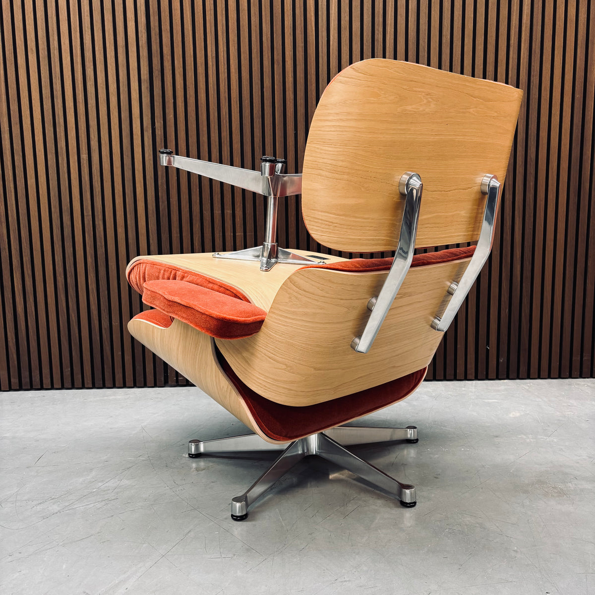 Eames Lounge Chair | Chestnut Shell & Brandy Calma