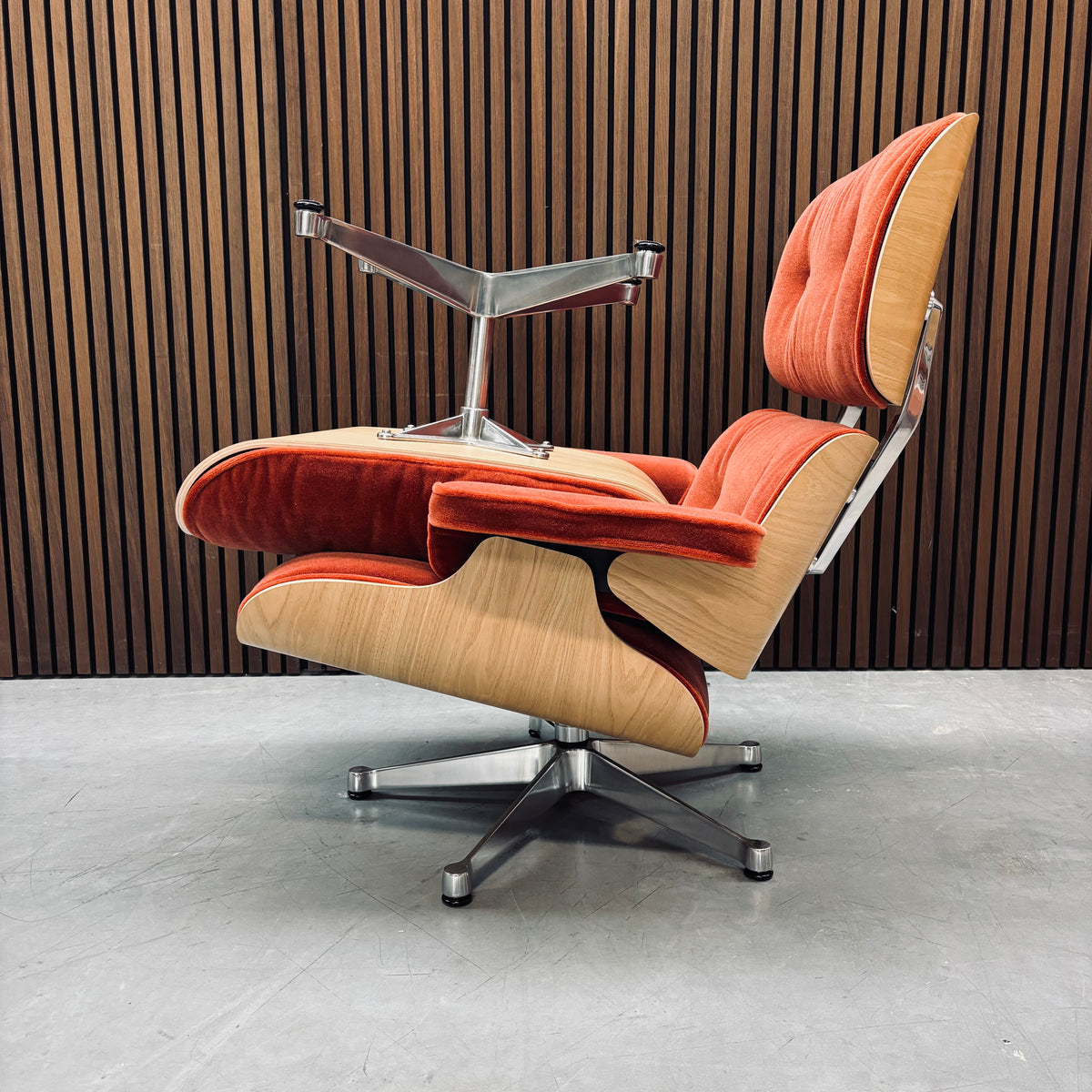 Eames Lounge Chair | Chestnut Shell & Brandy Calma