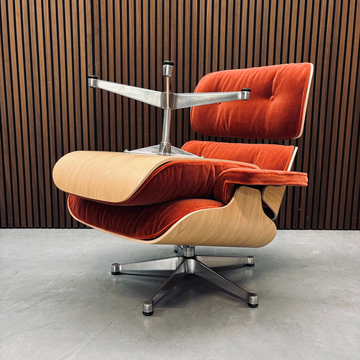 Eames Lounge Chair | Chestnut Shell & Brandy Calma