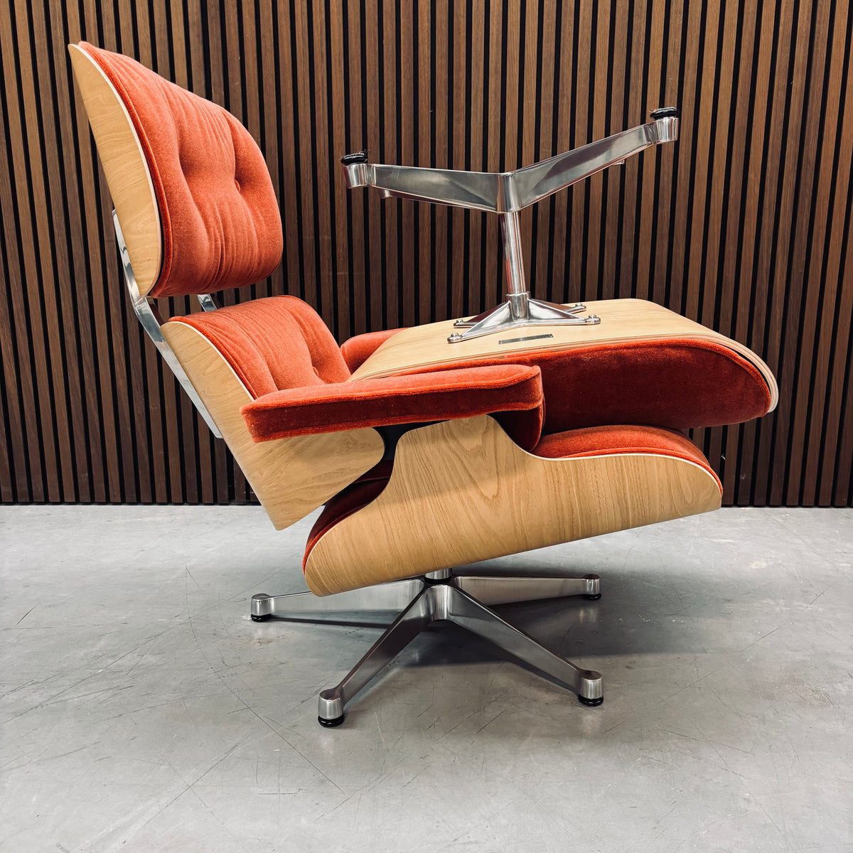 Eames Lounge Chair | Chestnut Shell & Brandy Calma