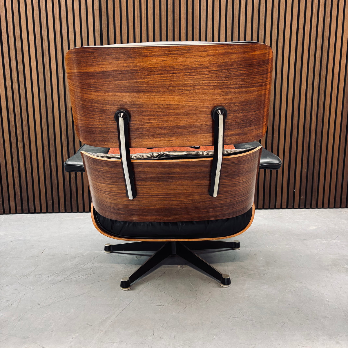 Eames Lounge Chair - Santos Palisander Shell & Khaki Leather