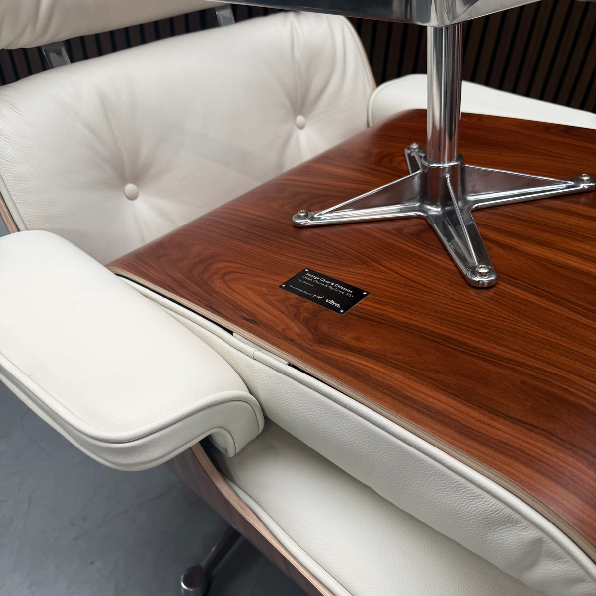 Vitra Eames Lounge Chair | Santos Plisander & Snow Leather