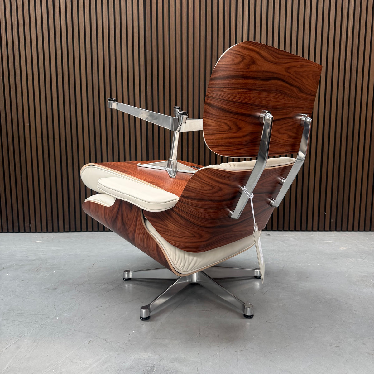 Vitra Eames Lounge Chair | Santos Plisander & Snow Leather
