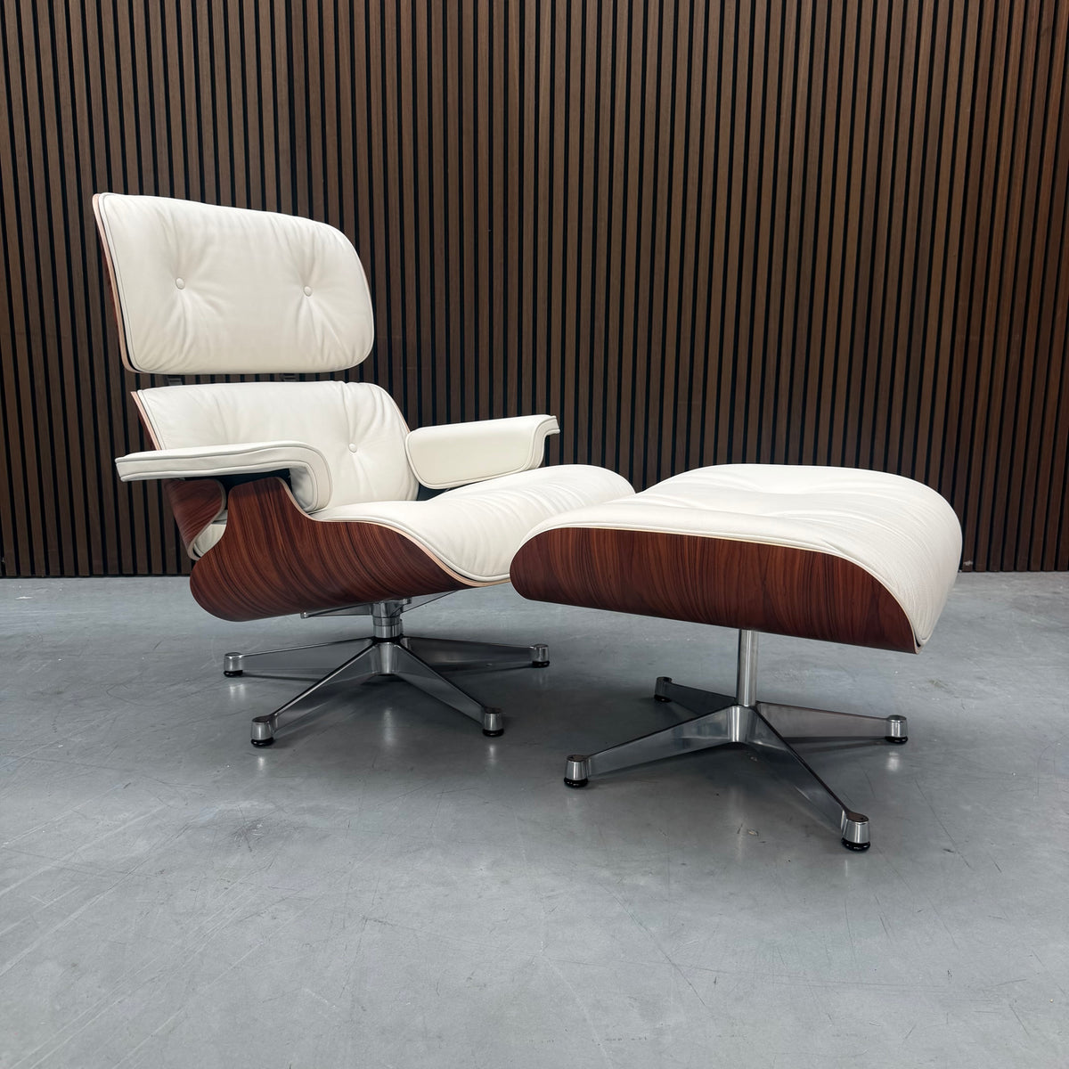 Vitra Eames Lounge Chair | Santos Plisander & Snow Leather
