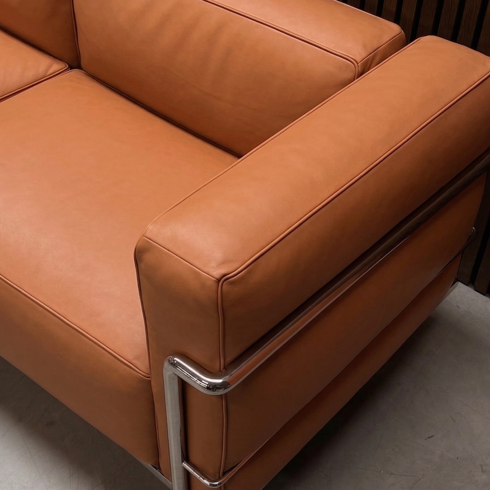 Cassina LC3 3-Seater Sofa – Le Corbusier, Cognac Leather