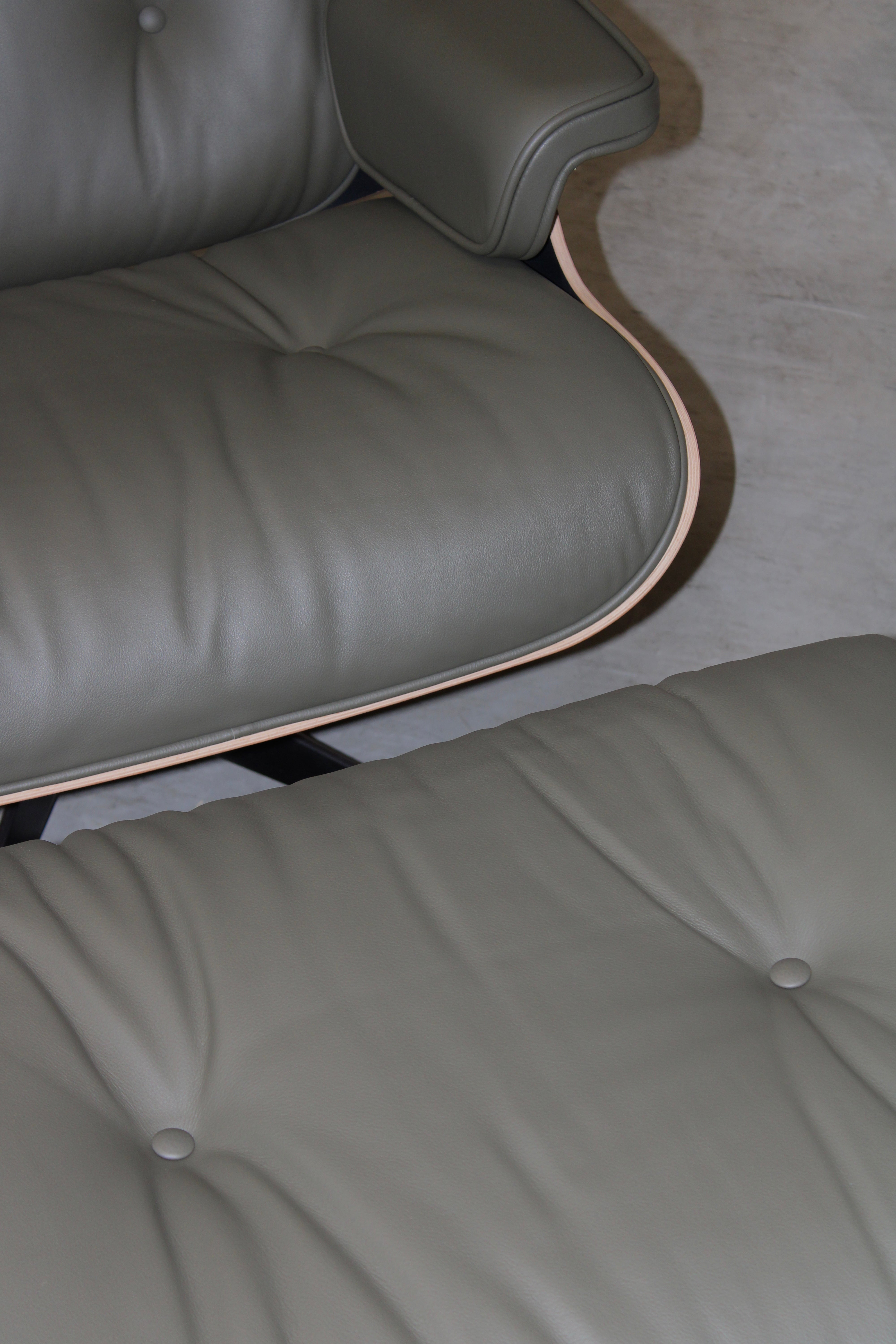 Vitra Eames Lounge Chair + Ottoman - Leather Premium F Khaki