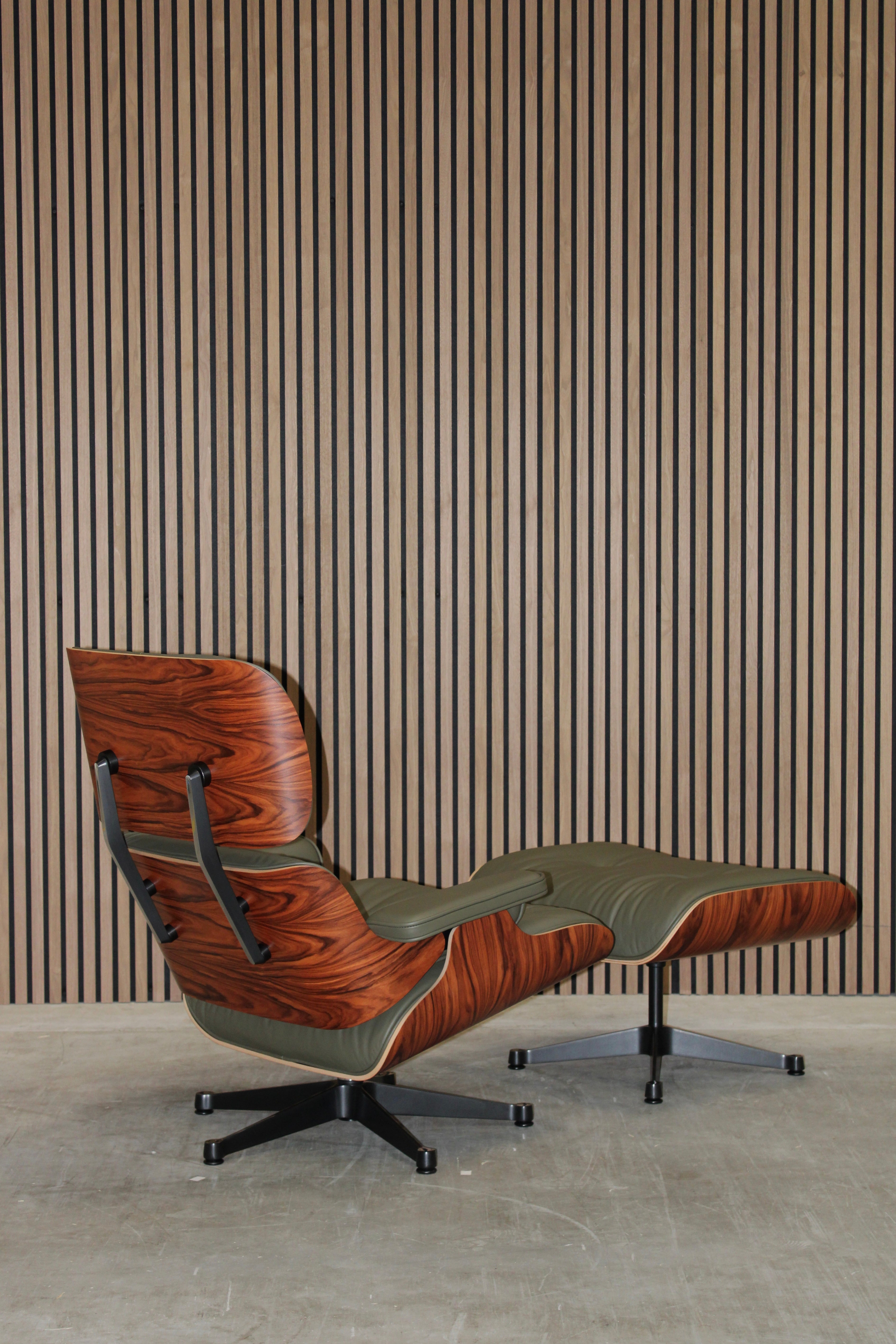 Vitra Eames Lounge Chair + Ottoman - Leather Premium F Khaki