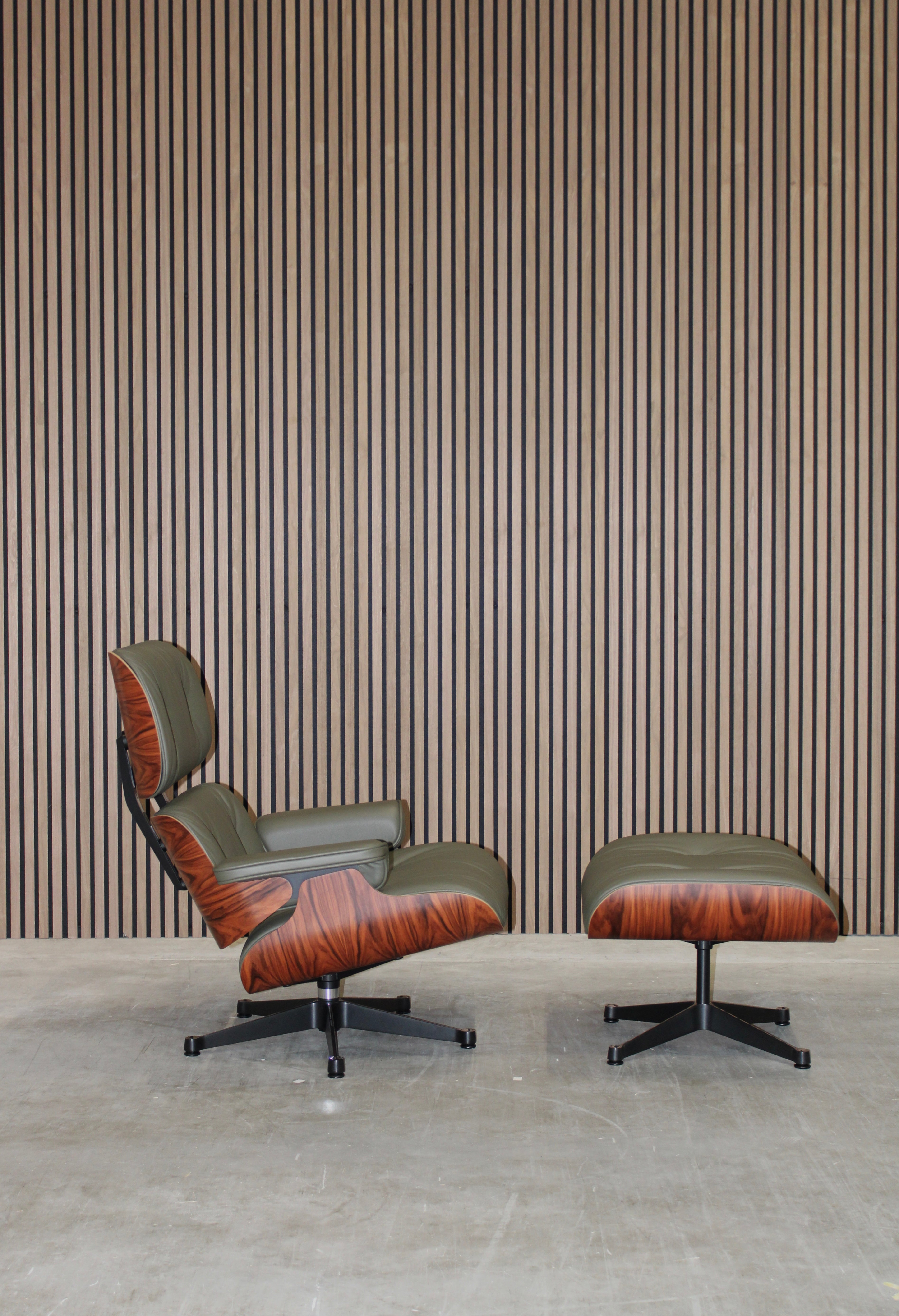 VITRA Eames Lounge Chair + Ottoman - Leather Premium F Khaki