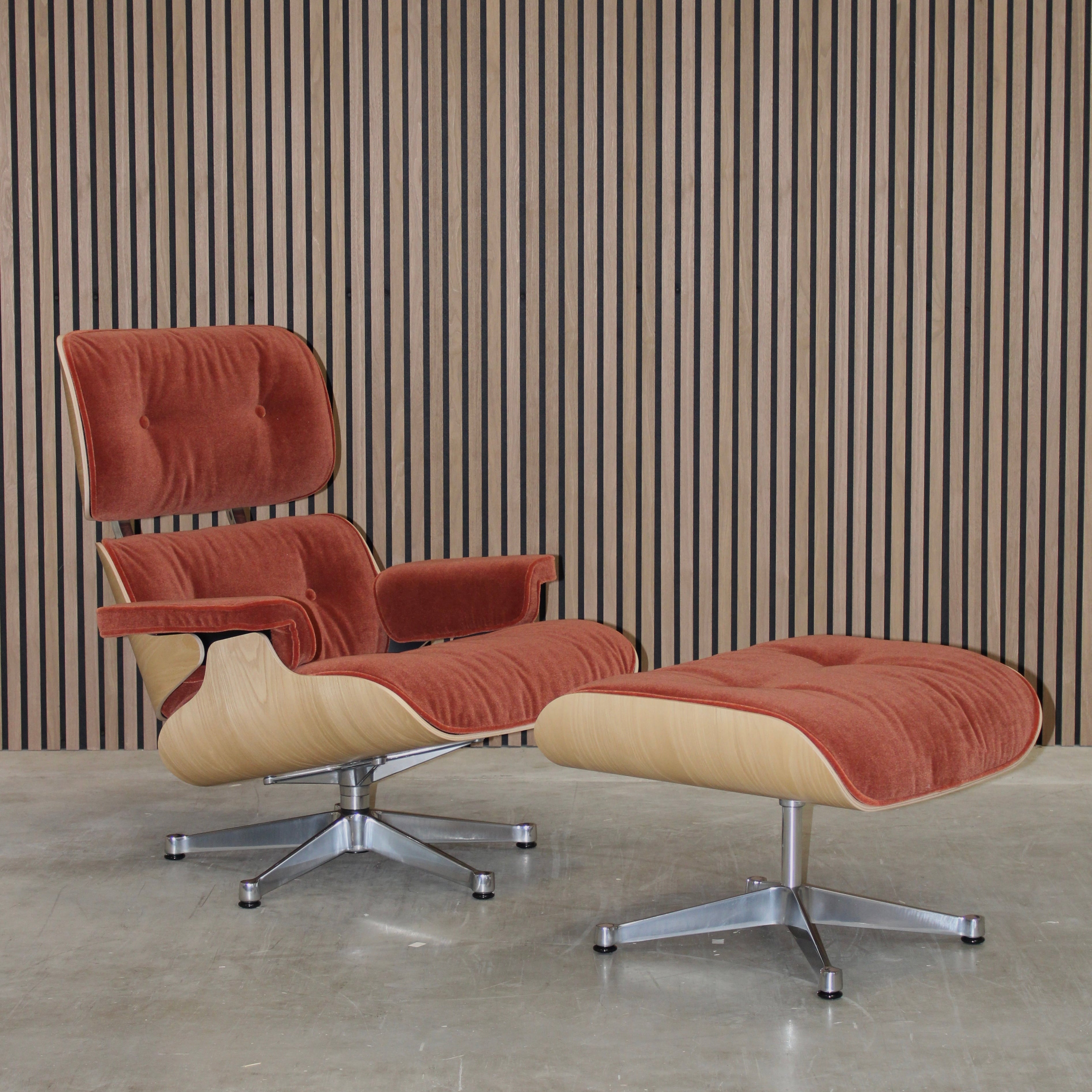 Vitra Eames Lounge Chair & Ottoman – Calma Brandy