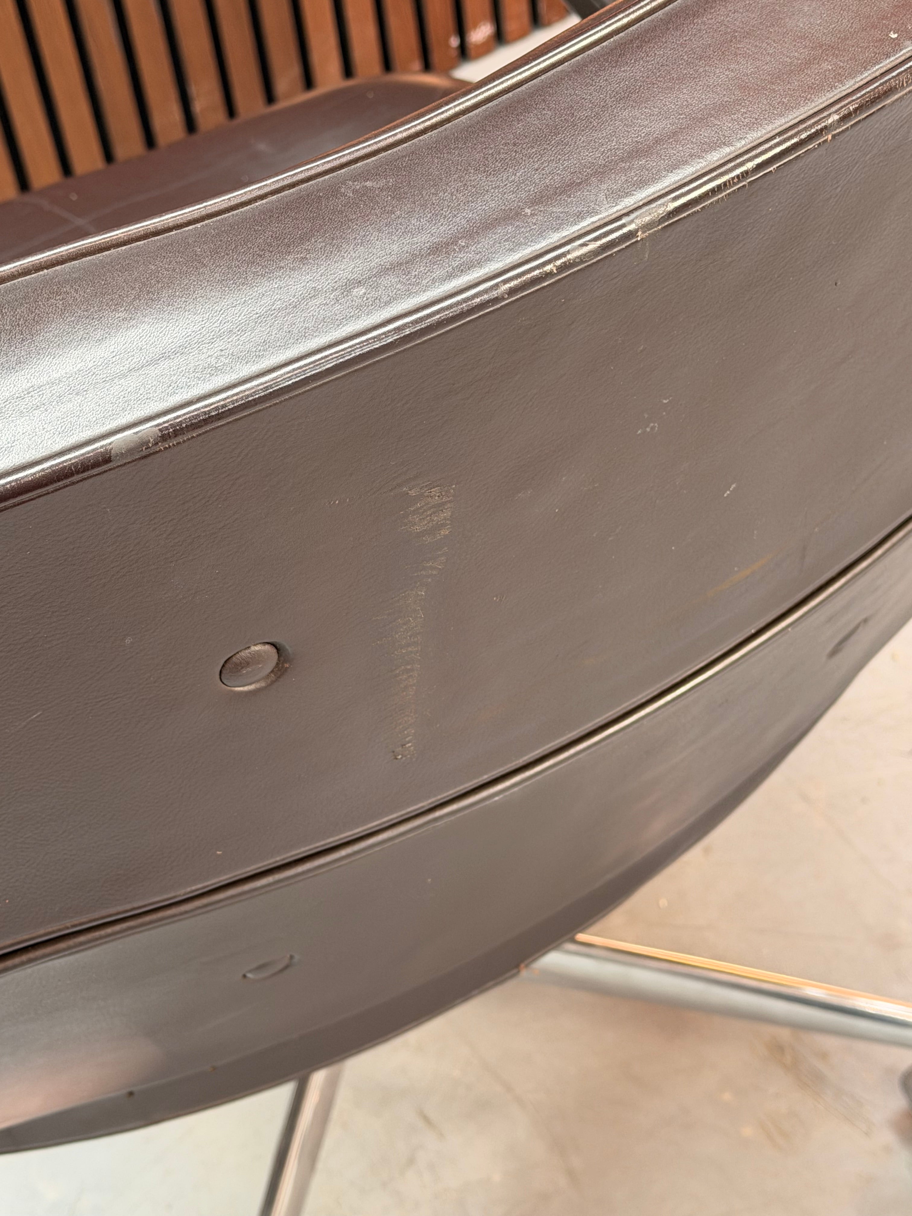 Herman Miller Eames Lobby Chair ES 104 - Leather Premium F Chocolate