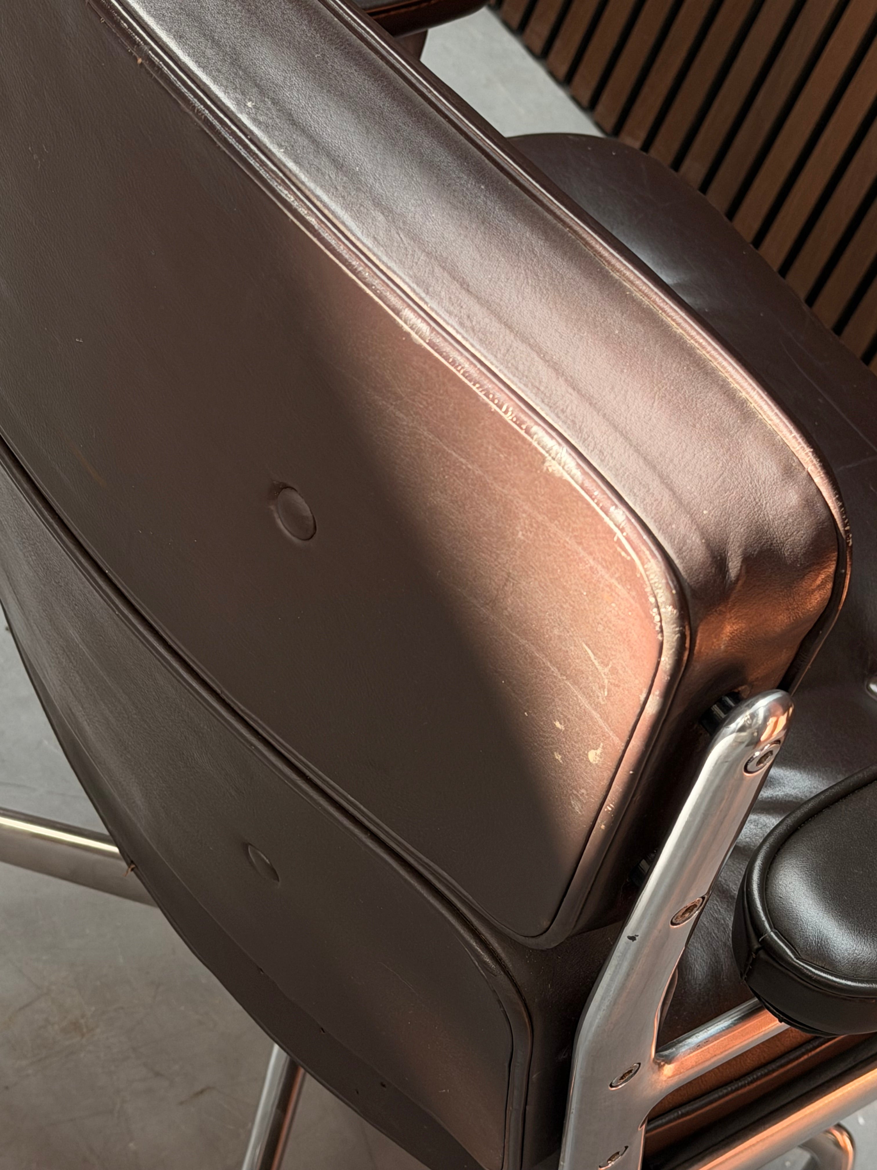 Herman Miller Eames Lobby Chair ES 104 - Leather Premium F Chocolate