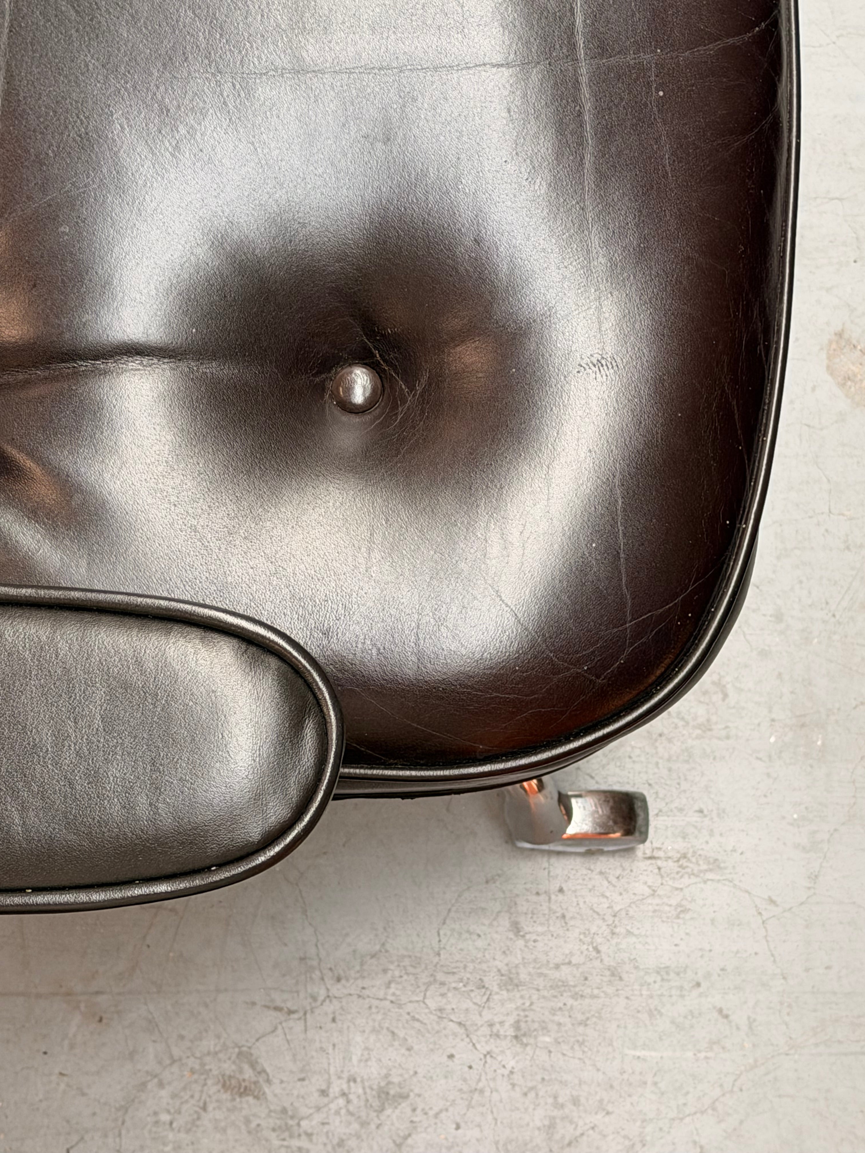 Herman Miller Eames Lobby Chair ES 104 - Leather Premium F Chocolate