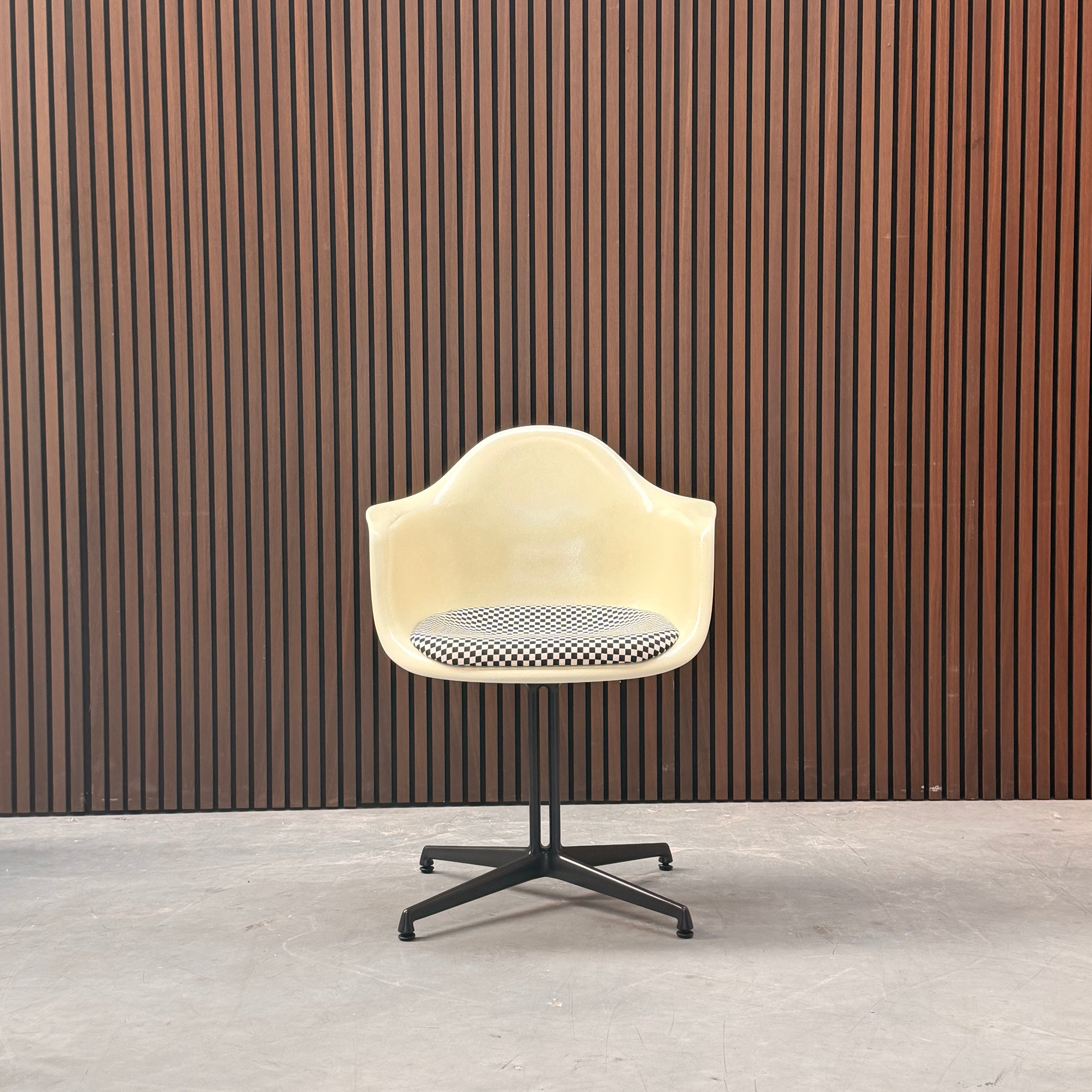 Vitra Eames Fiberglass DAL Dining Chair – Checkerboard