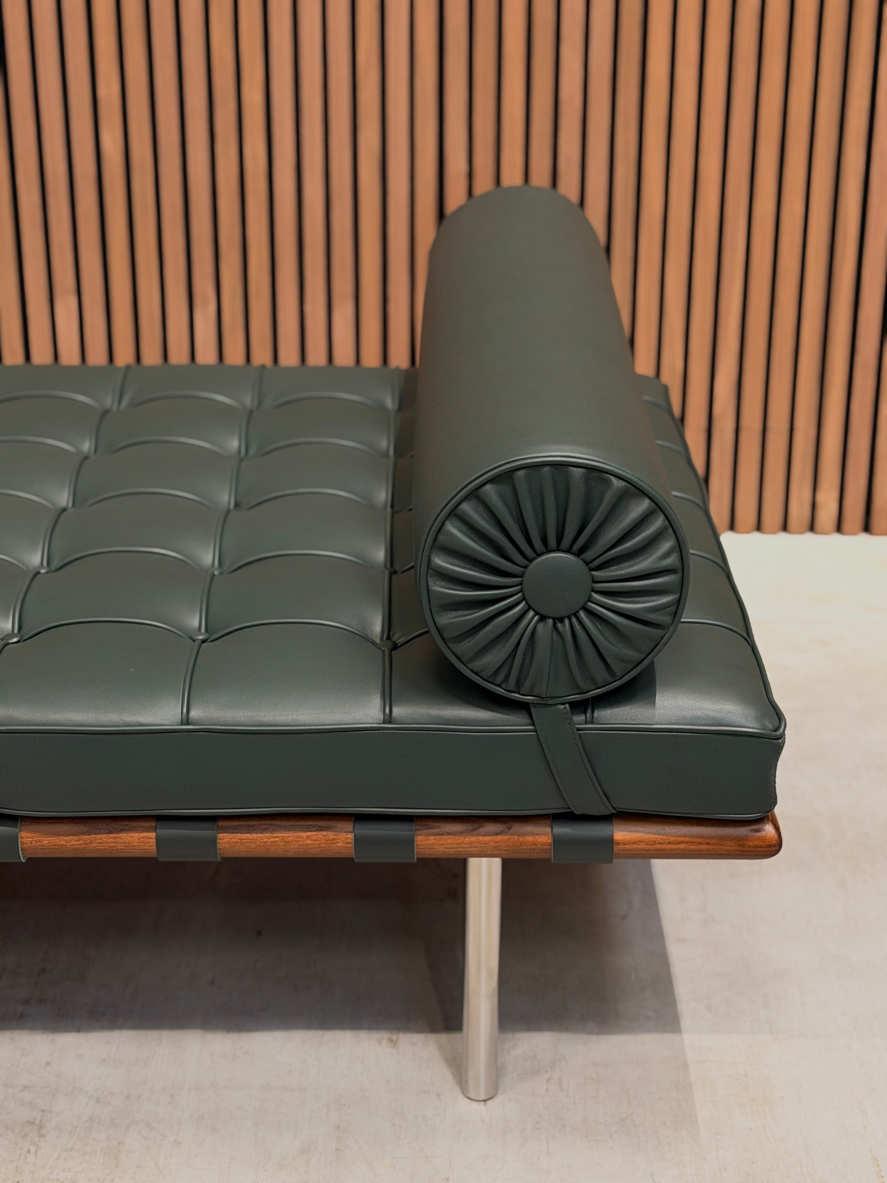 Knoll Barcelona Daybed - Bauhaus Green