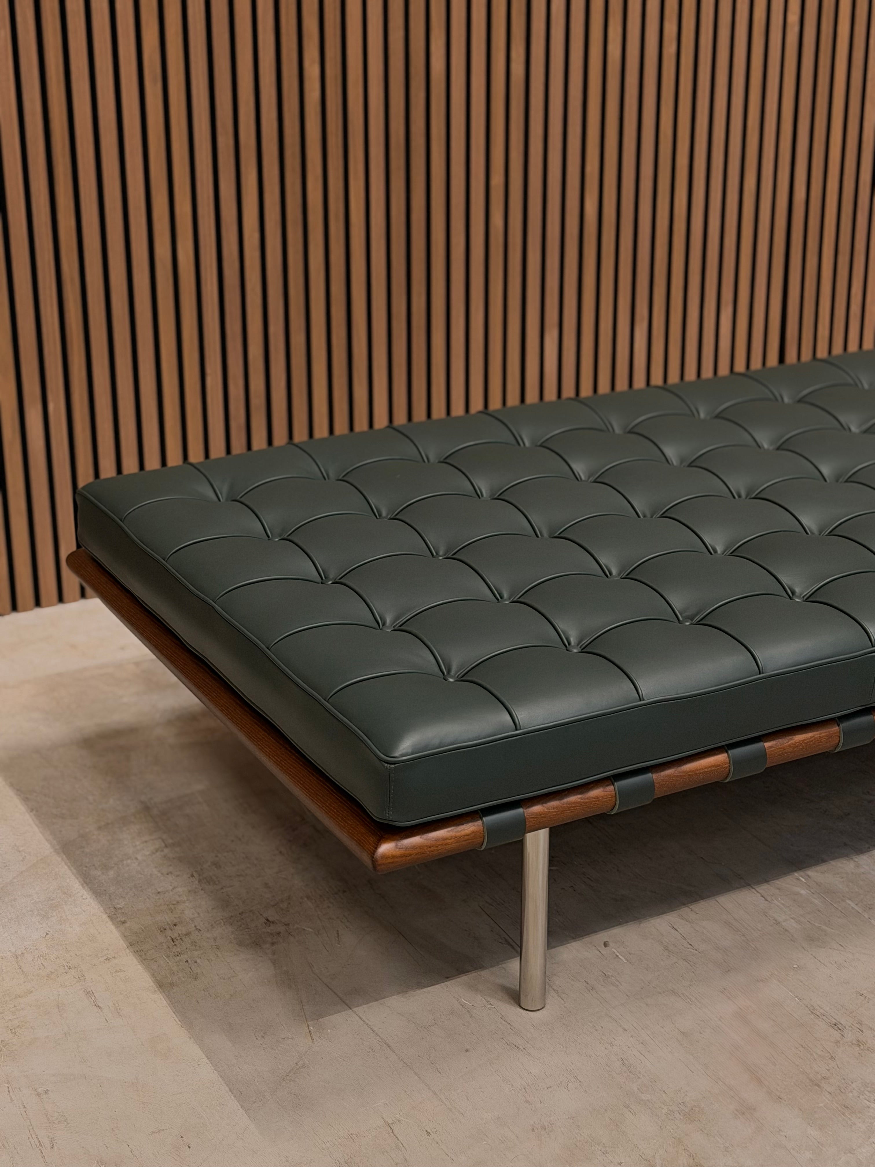 Knoll Barcelona Daybed - Bauhaus Green