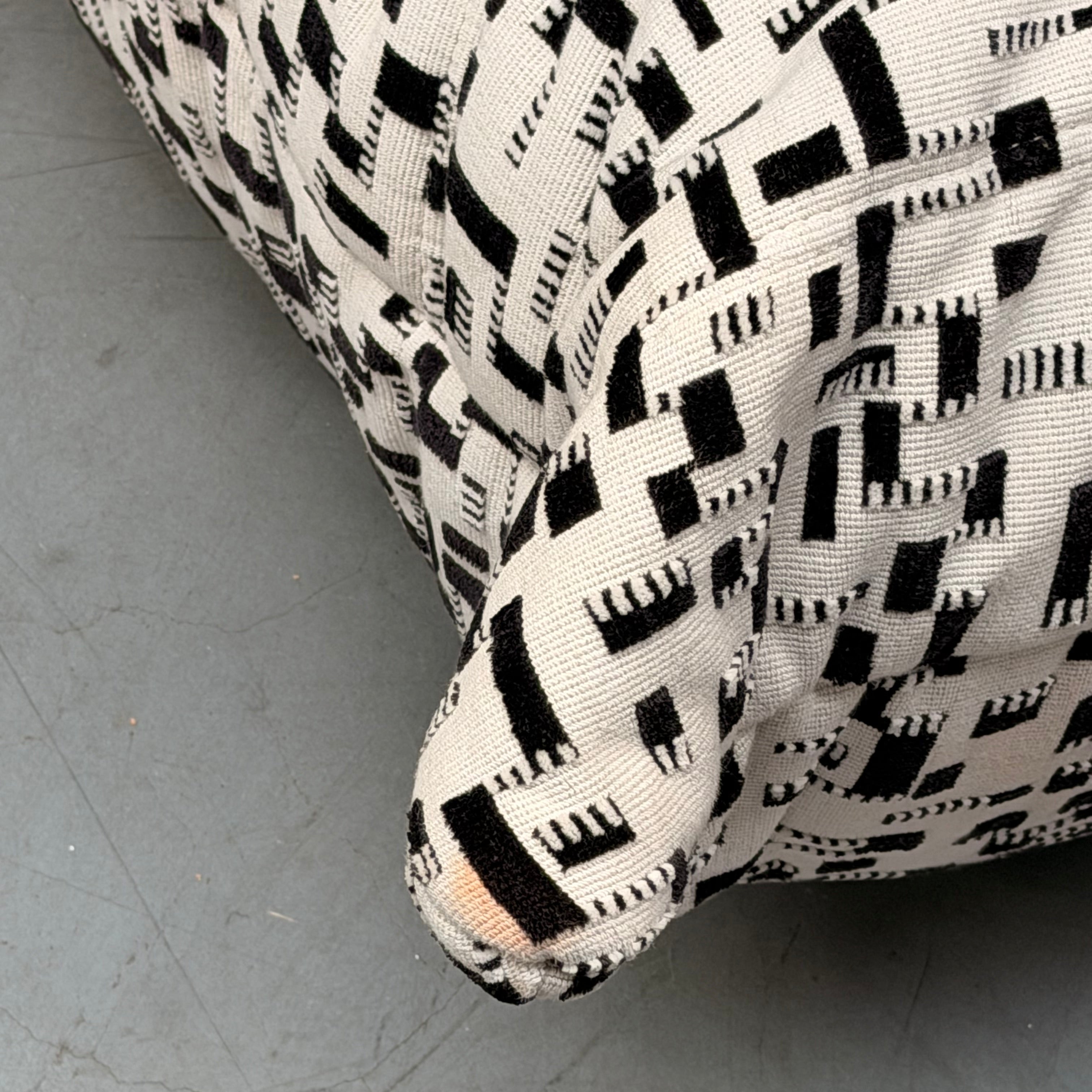 Ligne Roset Togo 1-Seater – Dima Réglisse