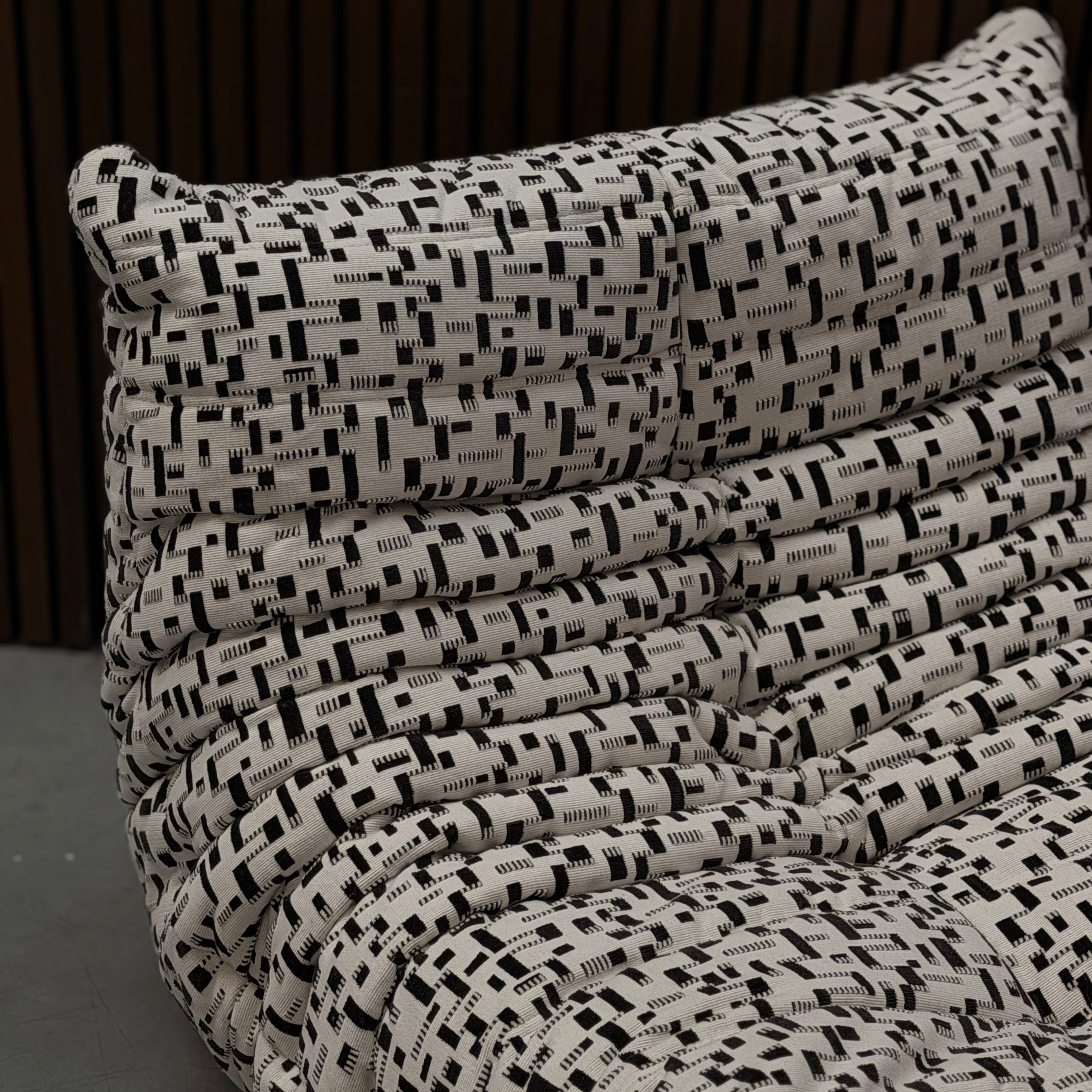 Ligne Roset Togo 1-Seater – Dima Réglisse