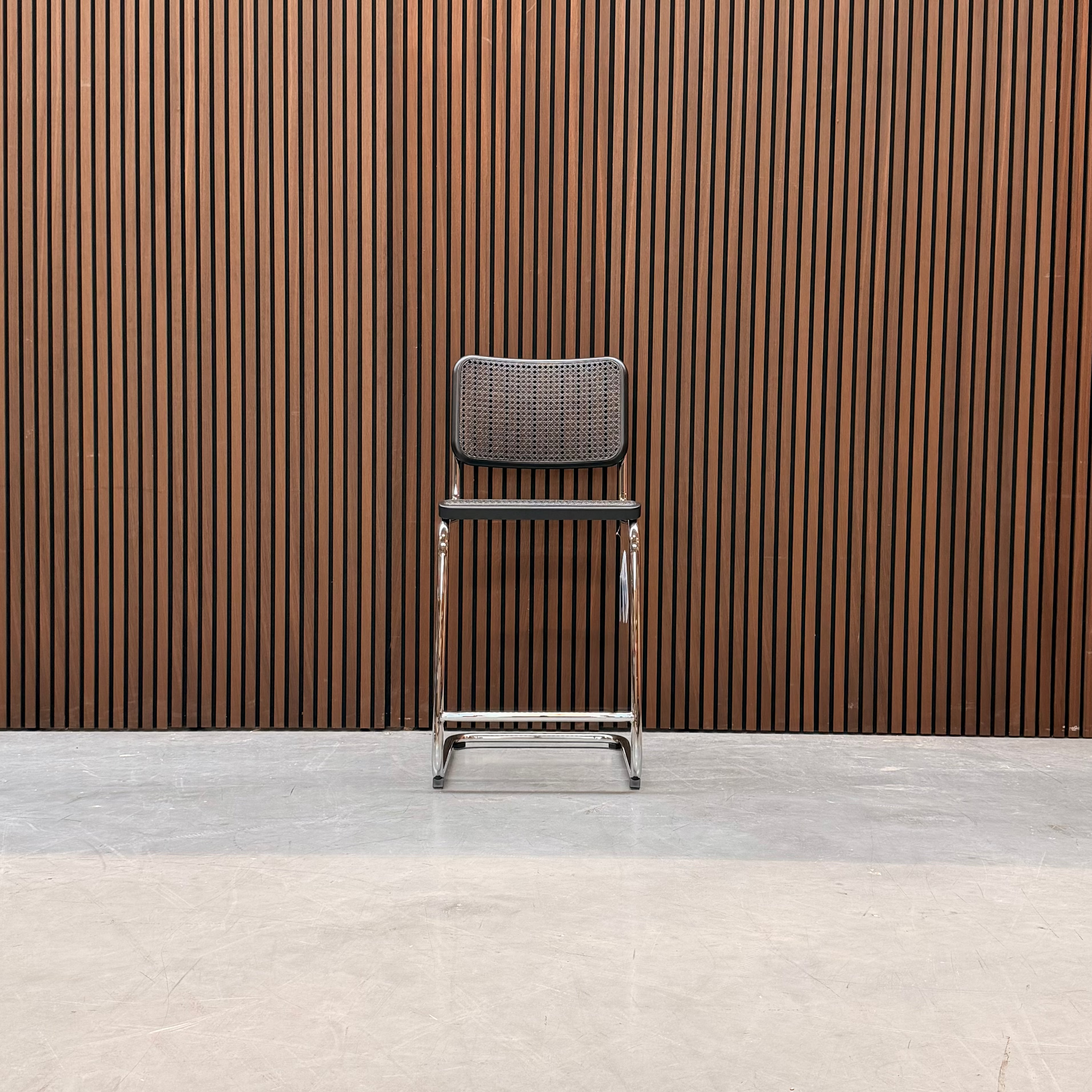 Thonet S 32 Stool – Black