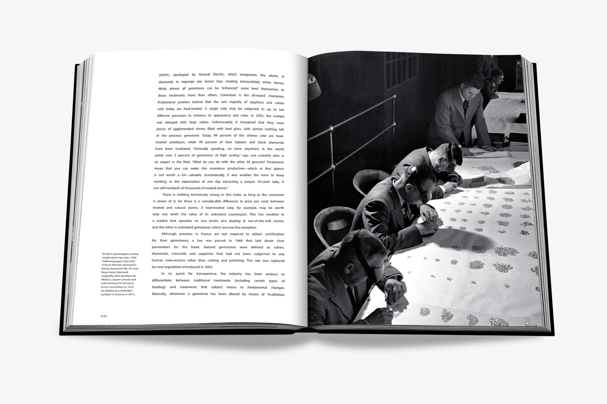 ASSOULINE Jewelry Guide: The Ultimate Compendium