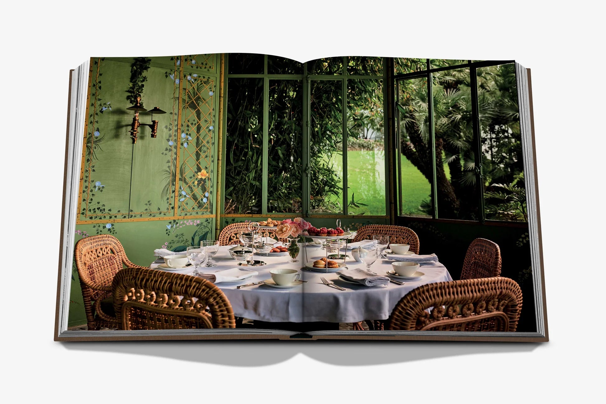 ASSOULINE Secret Stays