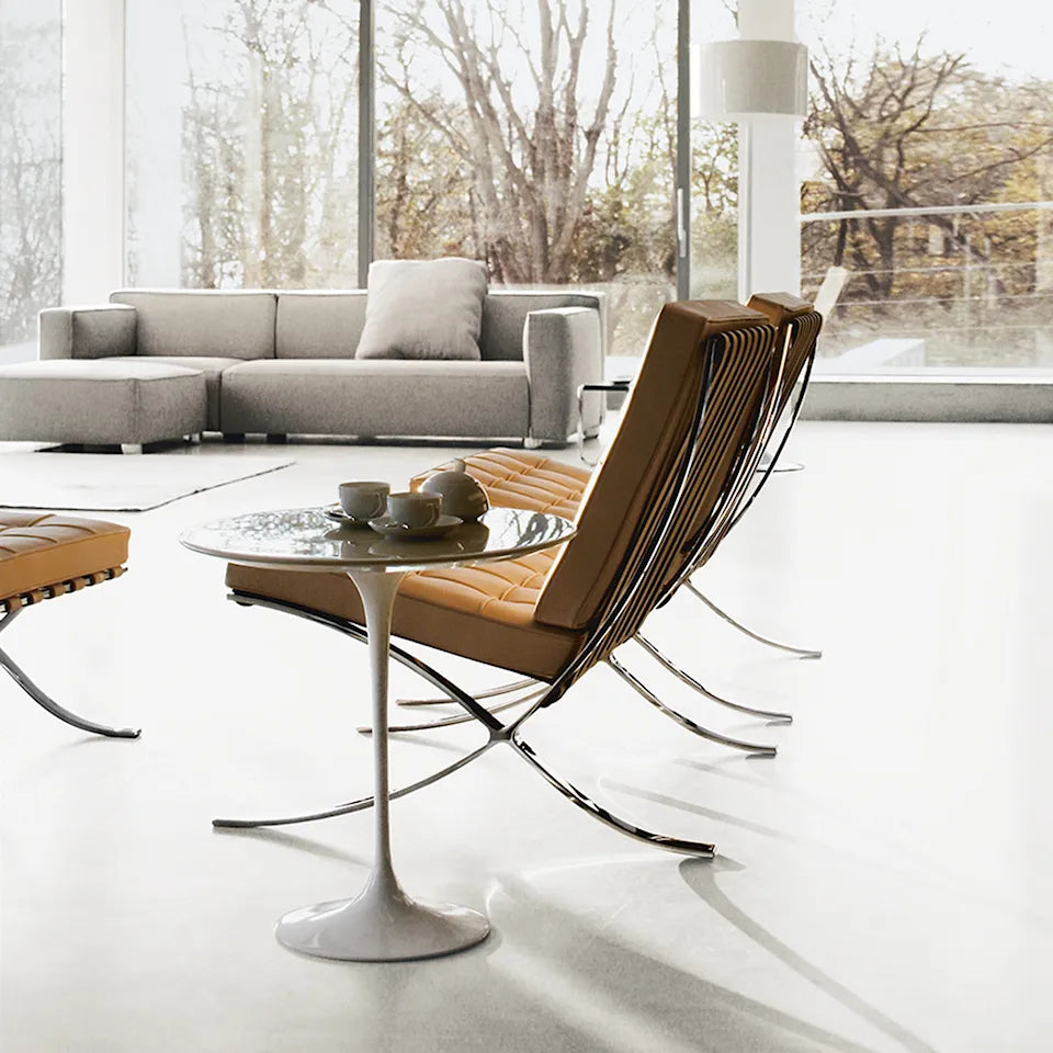 Knoll Saarinen ovalt sidebord hvidt