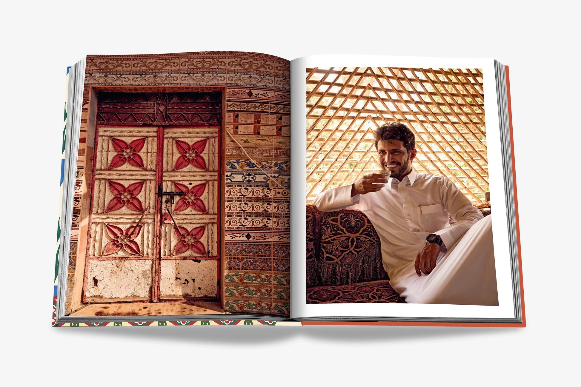 ASSOULINE Saudi Dates: A Portrait of the Sacred Fruit