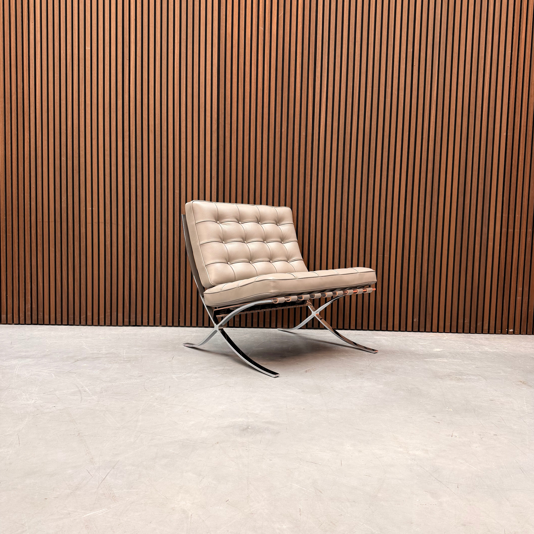 Knoll Barcelona Chair – Volo Light Grey Leather
