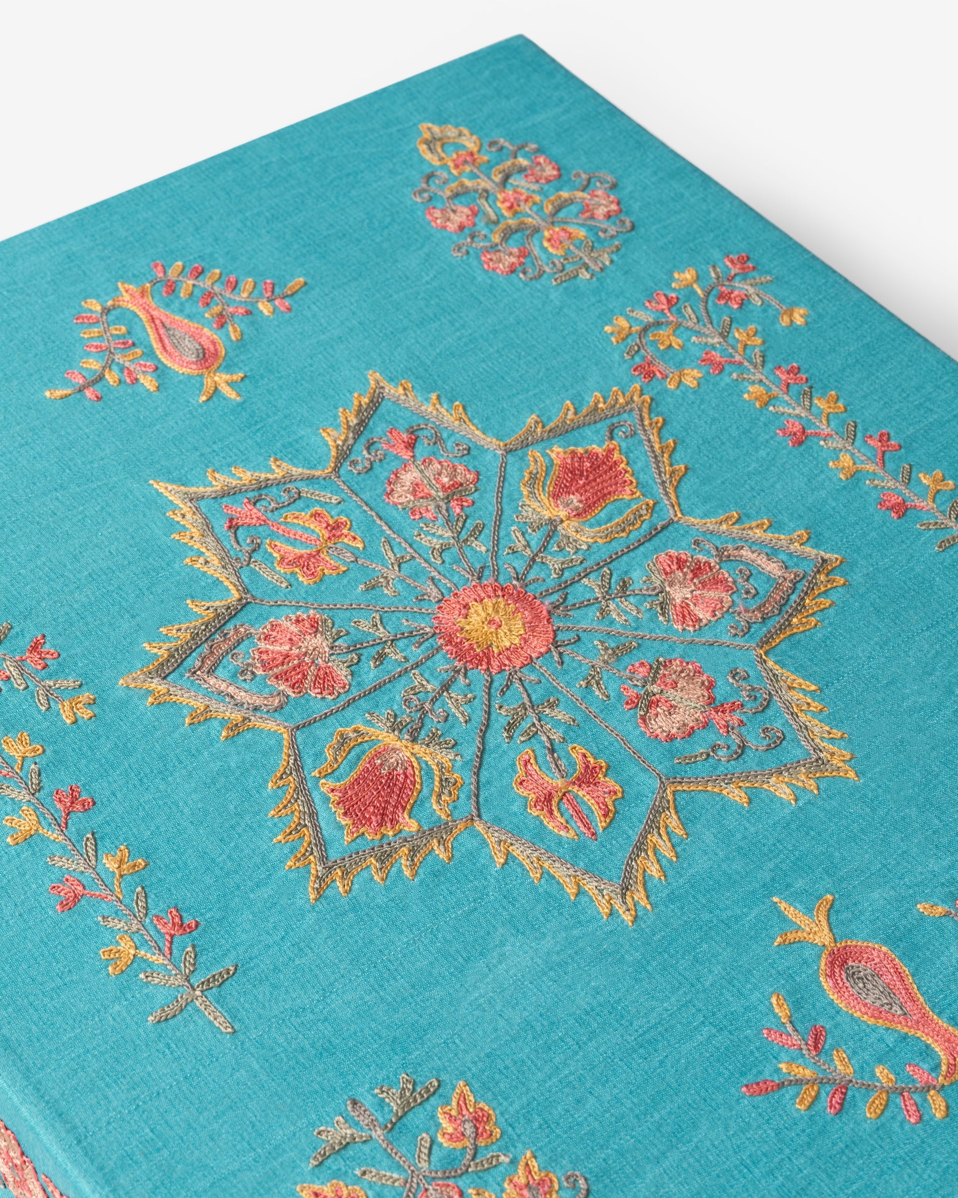 ASSOULINE Uzbekistan Living Treasures: Celebration of Craftsmanship (Special Edition)