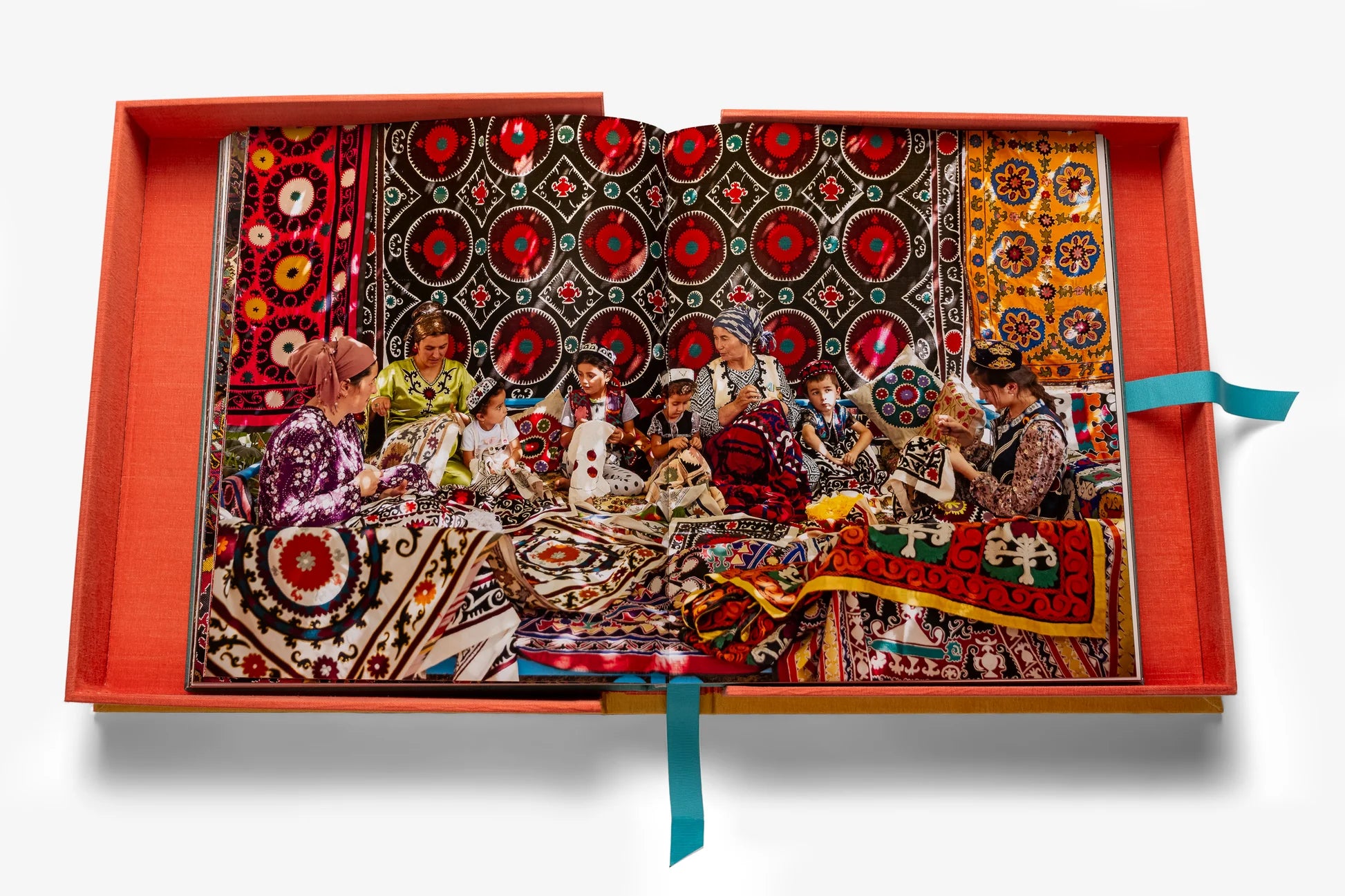 ASSOULINE Uzbekistan Living Treasures: Celebration of Craftsmanship (Special Edition)