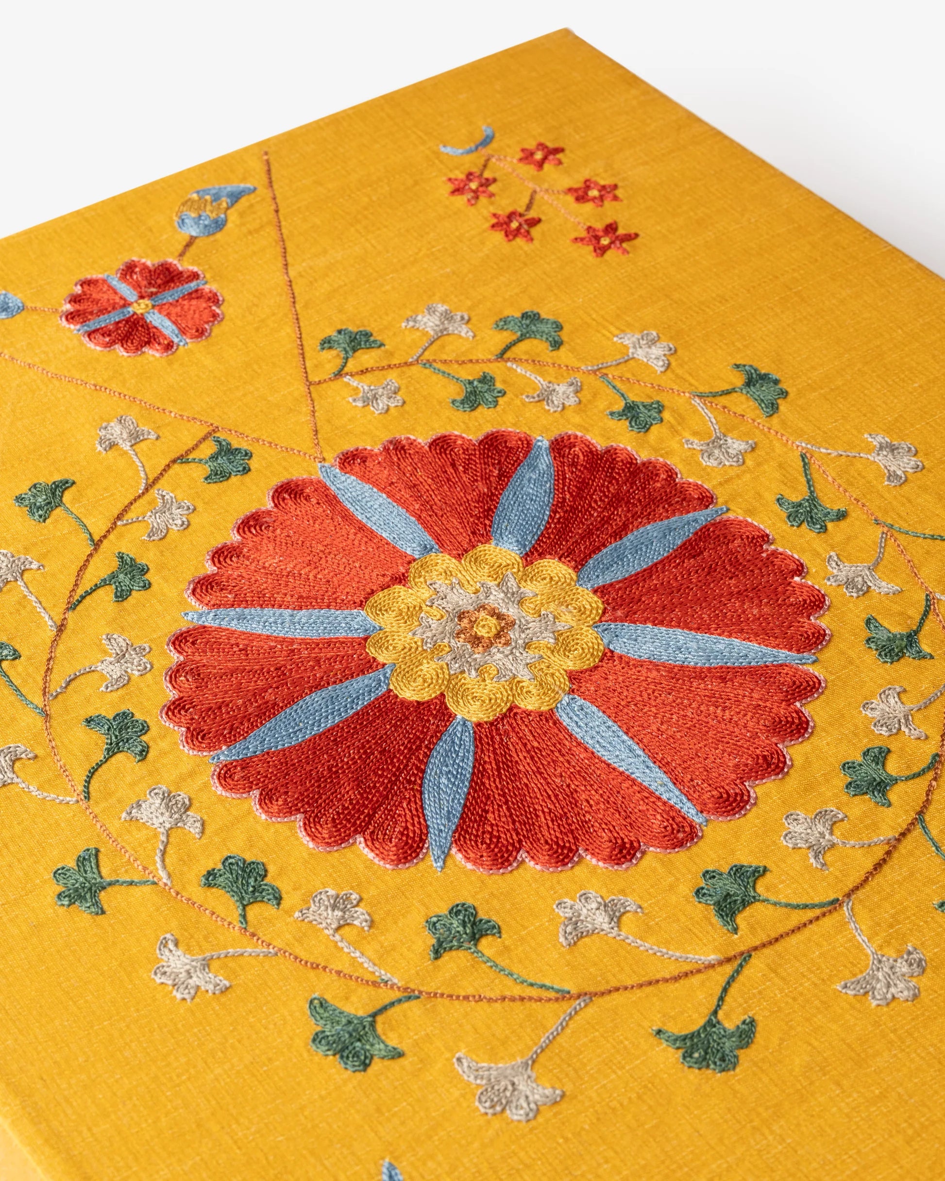 ASSOULINE Uzbekistan Living Treasures: Celebration of Craftsmanship (Special Edition)