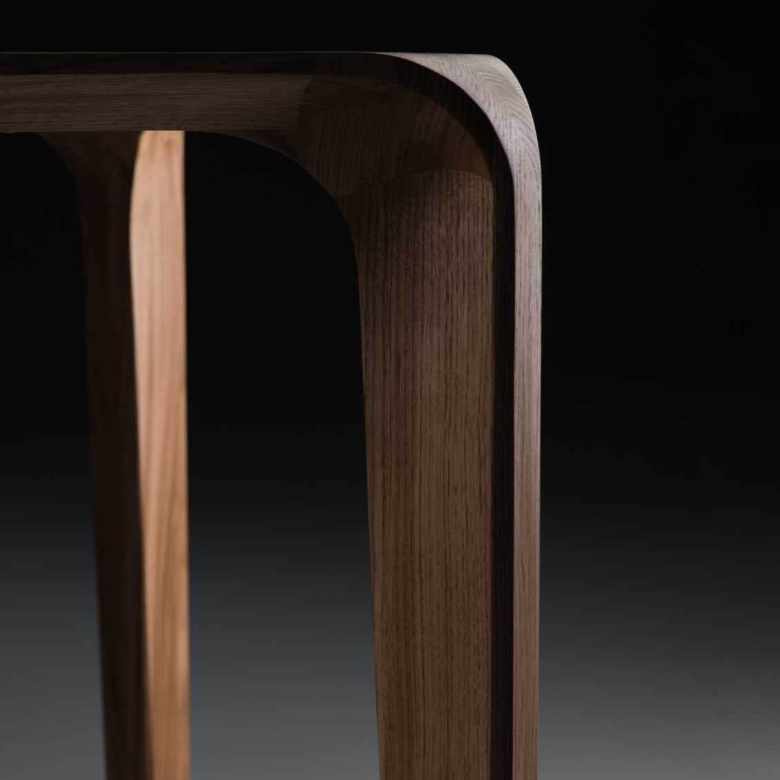 ARTISAN Flow Dining table