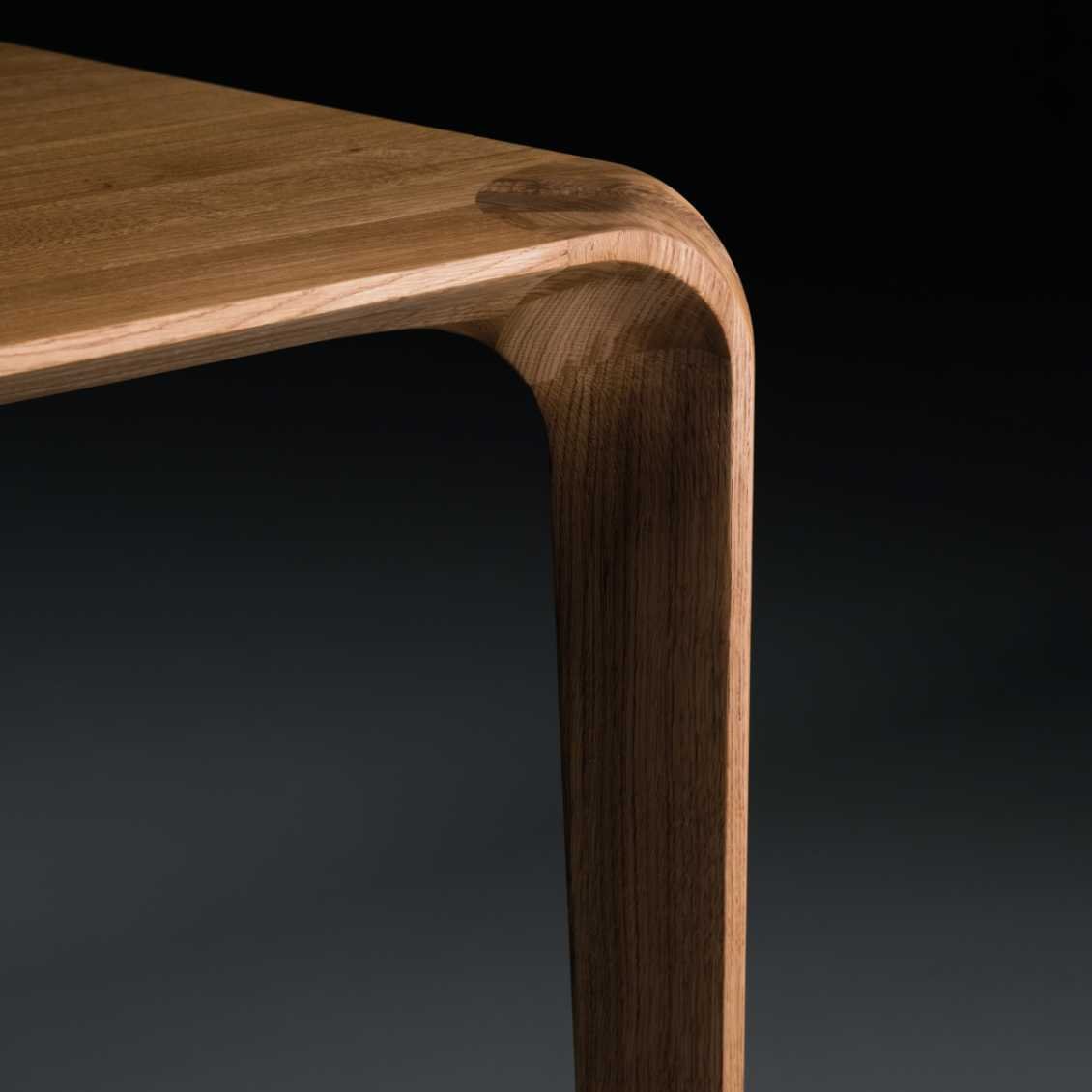 ARTISAN Flow Dining table