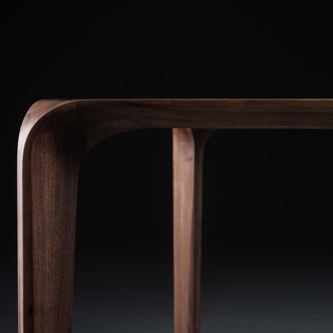 ARTISAN Flow Dining table