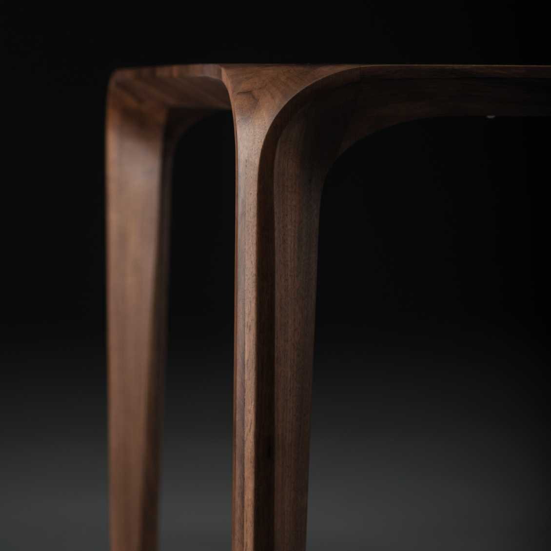ARTISAN Flow Dining table