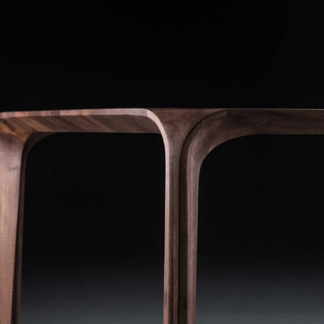 ARTISAN Flow Dining table